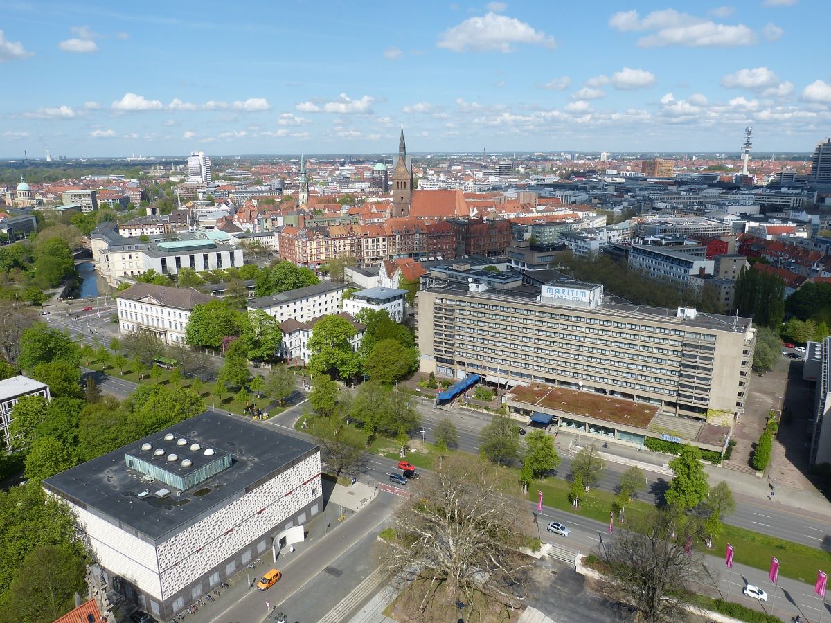 Die Luftaufnahme zeigt die Innenstadt von Hannover.